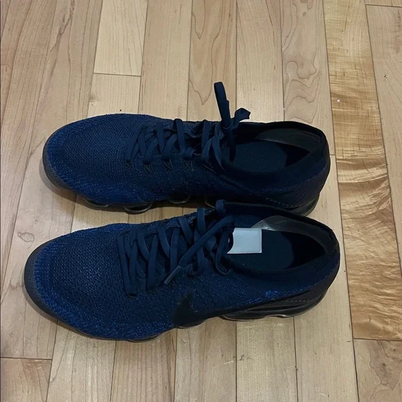 Pre-owned Men's Size 10.5 Navy NiKe Air VaporMax Sneakers. - Picture 2 of 8